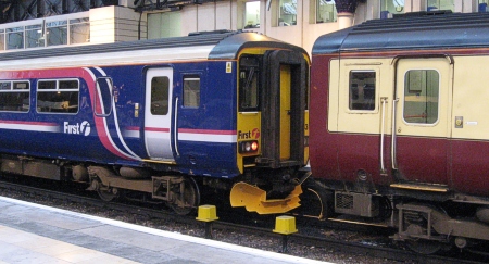 156.453 and 156504 at Glasgow Queen Street, 24-Feb-07