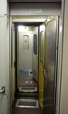 Inter-unit gangway